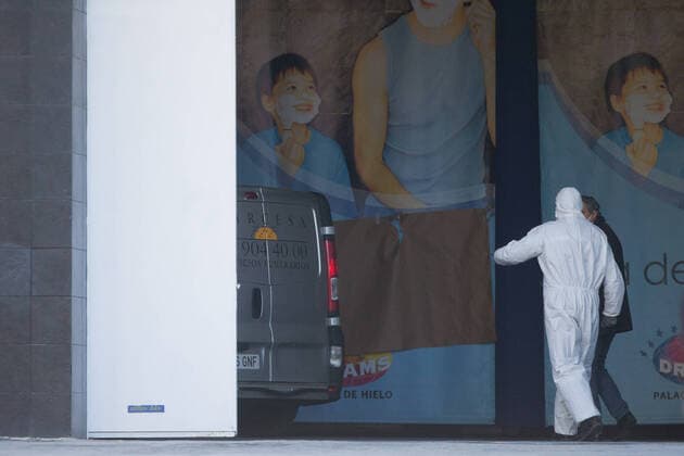 March 25, 2020, Madrid, MADRID, SPAIN: Funeral services leaving and picking up corpses in the large morgue installed in the Ice Palace during eleventh day after the Government declared the state of alarm in Spain and recommended people to stay at home to fight coronavirus COVID-19 on March 25, 2020 in Madrid, Spain Madrid SPAIN - ZUMAa181 20200325_zaa_a181_028 Copyright: xJoaquinxCorcherox