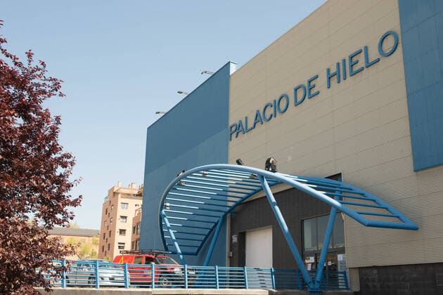 March 25, 2020, Madrid, MADRID, SPAIN: The UME doing work at the Ice Palace during eleventh day after the Government declared the state of alarm in Spain and recommended people to stay at home to fight coronavirus COVID-19 on March 25, 2020 in Madrid, Spain Madrid SPAIN - ZUMAa181 20200325_zaa_a181_052 Copyright: xJoaquinxCorcherox