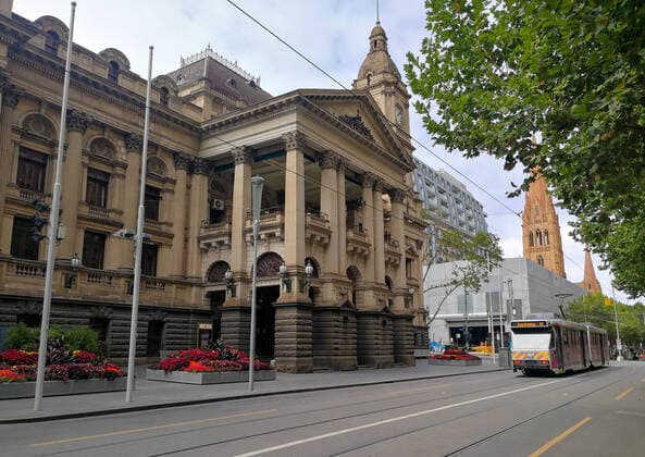 (200325) -- MELBOURNE, March 25, 2020 (Xinhua) -- Mobile photo taken on March 25, 2020 shows a bus running past the Town Hall in Melbourne, Australia. As of 3:00 p.m. local time Wednesday, there are 2,423 confirmed cases of COVID-19 in Australia, according to the country s Health Department. (Photo by Gui Qing Xinhua) AUSTRALIA-MELBOURNE-COVID-19 