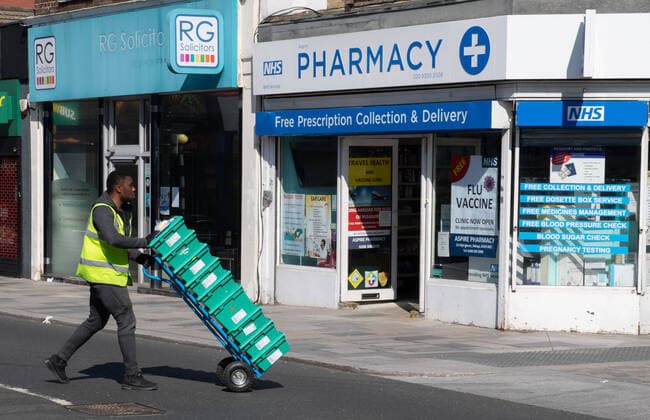 A delivery driver delivering to the Pharmacy in Sidcup, Kent during the Coronavirus (COVID-19) outbreak where travel has been restricted across the country at Sidcup, England on 25 March 2020. Copyright: xAlanxStanfordx PMI-3450-0029