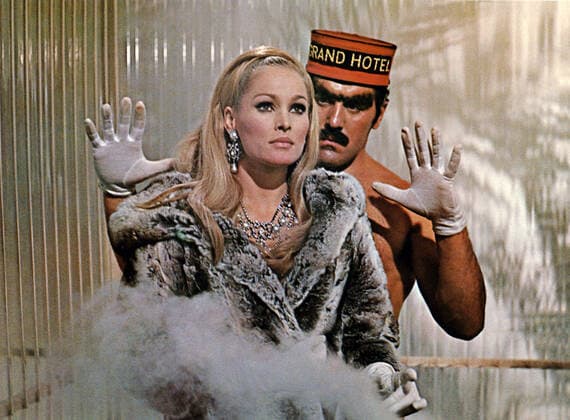 ANYONE CAN PLAY, (aka LE DOLCI SIGNORE), front to back: Ursula Andress, Mario Adorf, 1968 Courtesy Everett Collection !ACHTUNG AUFNAHMEDATUM GESCHÃ„TZT! PUBLICATIONXNOTxINxCANxCHNxFRAxITAxJPNxNORxPOLxRUSxESPxUKxUSA Copyright: xCourtesyxEverettxCollectionx M8DANCA EC001