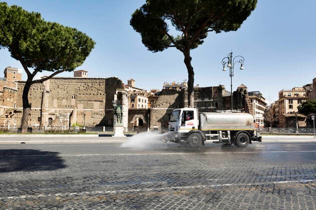 March 25, 2020, Roma, Roma, Italy: Coran Virus, COD-19, emergency in the streets of Roma..The Italian Government has adopted the measure of a national lockout by closing all activities, except for essential services in an attempt to fight Coronavirus (COVID-19) .All the city, as all the whole country, is under quarantine and the movement are restricted to the necessary. .The streets of the city are empty and controled by the amry. Roma Italy - ZUMAt147 20200325_zip_t147_010 Copyright: xMatteoxTrevisanx