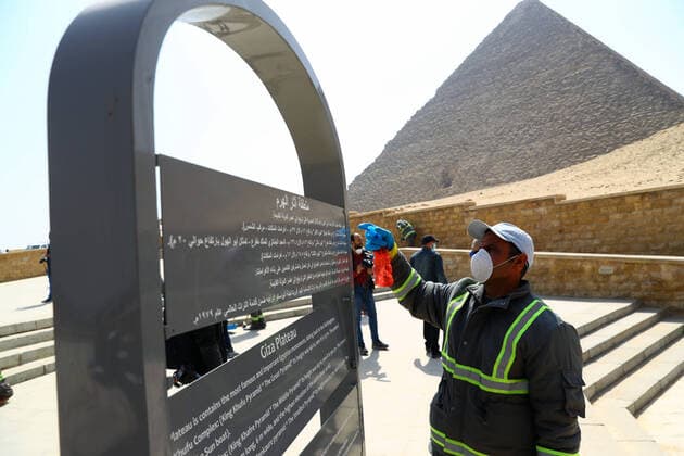 (200325) -- GIZA, March 25, 2020 (Xinhua) -- A staff member disinfects near the Pyramids in Giza, Egypt, March 25, 2020. Egypt announced on Tuesday that one COVID-19 case died and 36 new cases were detected, bringing the total number of cases in the country to 402. (Xinhua Ahmed Gomaa) EGYPT-GIZA-PYRAMIDS-DISINFECTION 