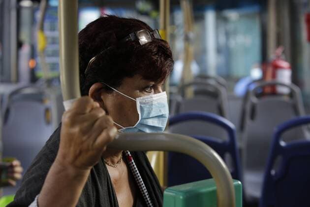 Some people get around on public transport during the start of the total quarantine, in Panama City, Panama, 25 March 2020. The Government announced the implementation of a total quarantine throughout the country for the coronavirus, which already leaves 8 dead and 443 confirmed infections. The curfew is effective as of 5 a.m. this Wednesday with the exceptions that the same measure already had when it was limited to 12 hours. During the total curfew, citizens will be able to leave their homes for two hours daily to provide basic necessities and through a system of shifts based on the national identification number. Panama enters total quarantine with 8 dead and 443 COVID-19 infections !ACHTUNG: NUR REDAKTIONELLE NUTZUNG!  Copyright: xCarlosxLemosx AME7764 20200325-637207468785914553
