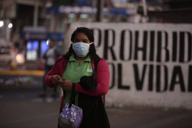 Some passers-by walk in the early morning during the start of the total quarantine, in Panama City, Panama, 25 March 2020. The Government announced the implementation of a total quarantine throughout the country for the coronavirus, which already leaves 8 dead and 443 confirmed infections. The curfew is effective as of 5 a.m. this Wednesday with the exceptions that the same measure already had when it was limited to 12 hours. During the total curfew, citizens will be able to leave their homes for two hours daily to provide basic necessities and through a system of shifts based on the national identification number. Panama enters total quarantine with 8 dead and 443 COVID-19 infections !ACHTUNG: NUR REDAKTIONELLE NUTZUNG!  Copyright: xCarlosxLemosx AME7747 20200325-637207468838883634