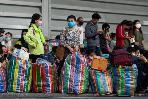 March 25, 2020, Bangkok, Bangkok, Thailand: Prime Minister Prayut Chan-O-Cha declared that starting at midnight March 26, 2020 Thailand would institute the most comprehensive lockdown procedures so far to combat the spread of Covid-19. For the third day in a row crowds of passengers gathered at Bangkok s Mochit Bus Terminal to leave the city, many making the decision to leave the Thai capital due to the mass closure of businesses causing financial burden on the city s economically insecure workforce. Bangkok Thailand - ZUMAt128 20200325_zap_t128_002 Copyright: xAdryelxTalamantesx