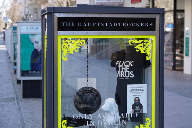 25.03.2020,Berlin,Deutschland,GER,die Stadt in Zeiten der Corona Pandemie, Fuck the Virus, gesehen am Kurfürstendamm.