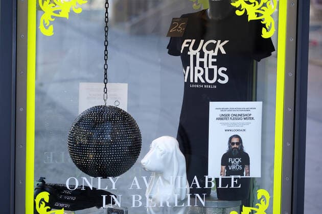 25.03.2020,Berlin,Deutschland,GER,die Stadt in Zeiten der Corona Pandemie, Fuck the Virus, gesehen am Kurfürstendamm.