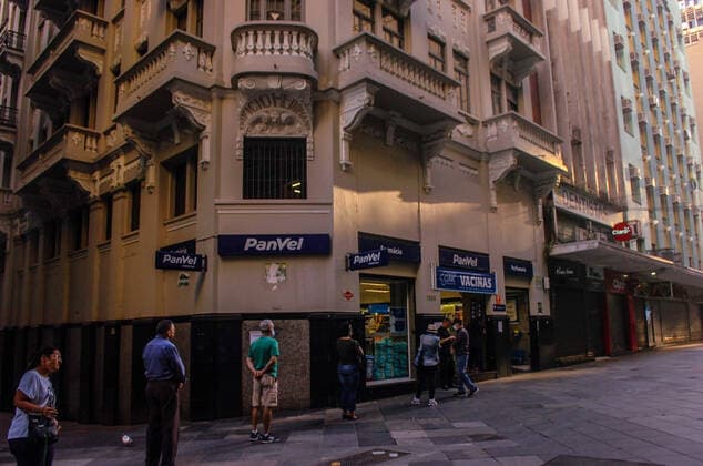 PORTO ALEGRE, RS - 25.03.2020: COVID19 PORTO ALEGRE - Covid 19 in Porto Alegre closes shops and leaves empty streets in the capital of Rio Grande do Sul on Wednesday, 25. x1897612x  OmarxdexOliveira
