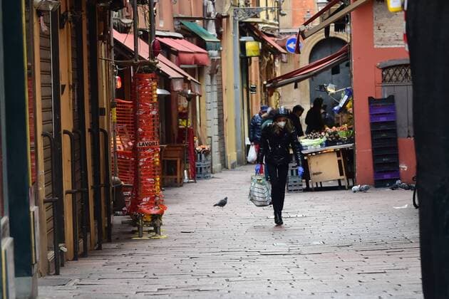 Bologna at the time of the coronavirus - deserted city or few people (gianni schicchi Fotogramma, Bologna - 2020-03-25) p.s. la foto e utilizzabile nel rispetto del contesto in cui e stata scattata, e senza intento diffamatorio del decoro delle persone rappresentate  Copyright: xgiannixschicchix xFOTOGRAMMAx