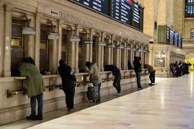 March 25, 2020, New York Manhattan, USA: Homeless taking care over the empty Grand Central Station. . 03 25 20. New York Manhattan Grand Central Terminal . . New York Manhattan. USA - ZUMAs252 20200325_znp_s252_016 Copyright: xMarcusxSantosx