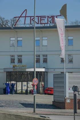 Berlin in Zeiten der Corona-Krise, 25.03.2020. Hier: Bordell Artemis hat geschlossen, Westend, Charlottenburg, Berlin, Deutschland *** Berlin in times of Corona crisis, 25 03 2020 Here brothel Artemis has closed, Westend, Charlottenburg, Berlin, Germany