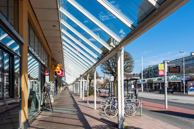 Die Kieler Innenstadt fast ohne Menschen. Die Anweisung der Landesregierung wegen der kritischen Lage durch die Coronavirus Pandemie zu Hause zu bleiben werden weitgehend befolgt Kiel Brunswik Schleswig-Holstein Deutschland