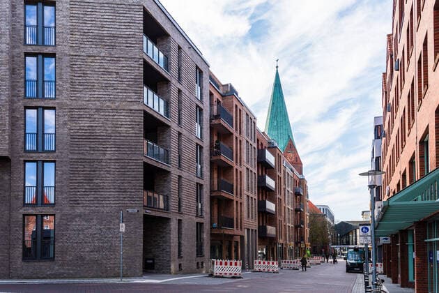 Die Kieler Innenstadt fast ohne Menschen. Die Anweisung der Landesregierung wegen der kritischen Lage durch die Coronavirus Pandemie zu Hause zu bleiben werden weitgehend befolgt Kiel Altstadt Schleswig-Holstein Deutschland