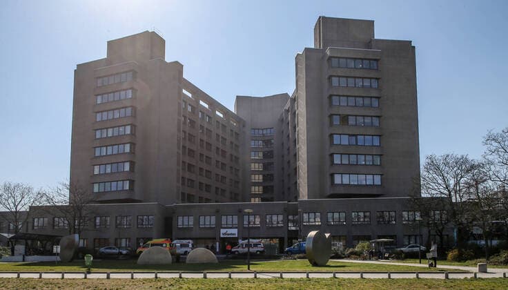 Coronavirus in Berlin Berlin, 25.03.2020, Vivantes Klinikum Am Urban. Wegen des Coronavirus haben sich die Kliniken auf den Notstand vorbereitet. Auch in Kreuzbergs Kiez Krankenhaus herrscht Besuchsverbot. Berlin Berlin Deutschland Vivantes Klinikum Am Urban
