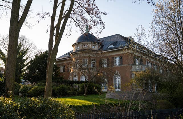 Potsdam Landeshauptstadt Brandenburg 25.03.2020 Potsdam Villa KAMPFFMEYER Die Villa Kampffmeyer in Potsdam ist ein repräsentatives denkmalgeschütztes Gebäude in unmittelbarer Nähe der Glienicker Brücke