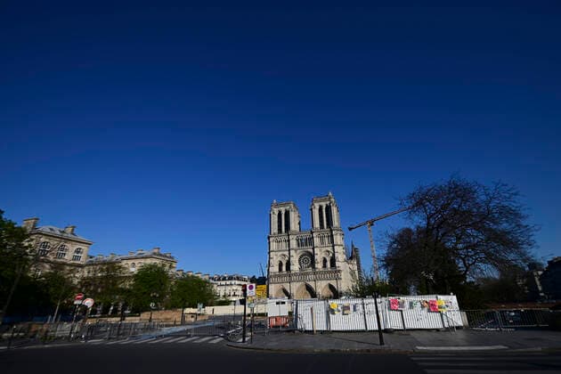 Cathedrale Notre Dame de Paris deserte NEWS : COVID 19 a Paris - 25 03 2020 JBAutissier Panoramic 