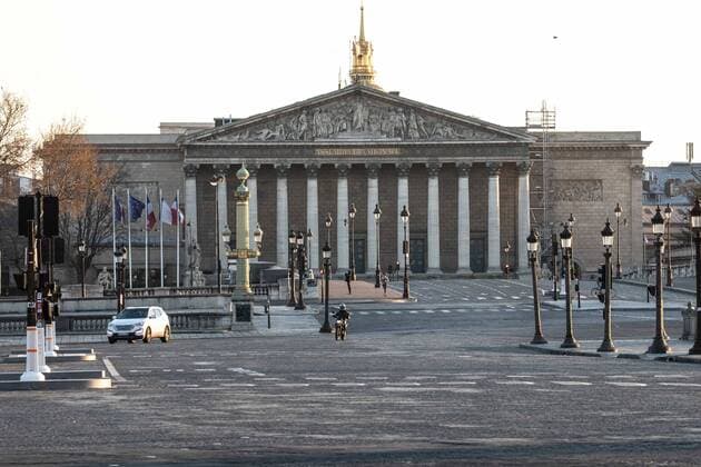 Atmosphere in the center of Paris, general view of the National Assembly, after the head of state ordered people to stay home to stop the spread of Covid-19, on March 25, 2020, in Paris, France  Copyright: xChristophexMorinx