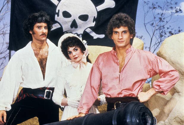 THE PIRATES OF PENZANCE, Kevin Kline, Linda Ronstadt, Rex Smith, 1983. Universal Pictures Courtesy: Everett Collection. !ACHTUNG AUFNAHMEDATUM GESCHÃ„TZT! PUBLICATIONXNOTxINxCANxCHNxFRAxITAxJPNxNORxPOLxRUSxESPxUKxUSA Copyright: xUniversal CourtesyxEverettxCollectionx MSDPIOF EC010