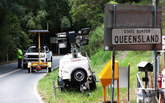 QLD BORDER CLOSURE, A car is stopped at Tomewin, on the border of New South Wales and Queensland, Thursday, March 26, 2020. The border between the two states was closed from midnight on Wednesday as authorities try and stop the spread of the COVID-19 disease. ( NO ARCHIVING, EDITORIAL USE ONLY, NO USE IN BOOKS WITHOUT CONSENT BRISBANE QLD AUSTRALIA  Copyright: xJASONxO BRIENx 20200326001460137695