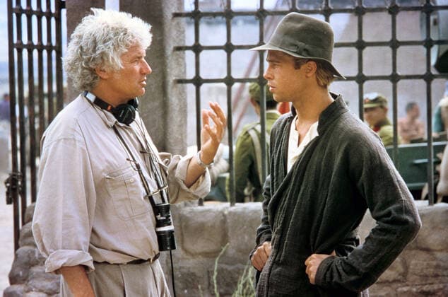 SEVEN YEARS IN TIBET, from left: director Jean-Jacques Annaud, Brad Pitt on set, 1997, Sony Pictures courtesy Everett Collection Sony Pictures Courtesy Everett Collection !ACHTUNG AUFNAHMEDATUM GESCHÃ„TZT! PUBLICATIONXNOTxINxCANxCHNxFRAxITAxJPNxNORxPOLxRUSxESPxUKxUSA Copyright: xSonyxPictures CourtesyxEverettxCollectionx MSDSEYE EC047