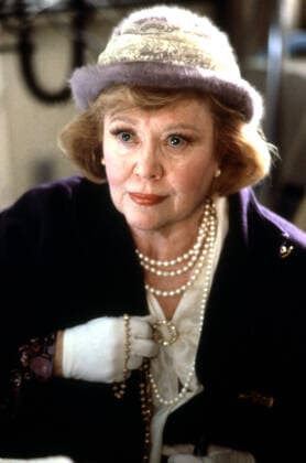 WHILE YOU WERE SLEEPING, Glynis Johns, 1995, (c)Buena Vista Pictures courtesy Everett Collection Buena Vista Pictures Courtesy Everett Collection !ACHTUNG AUFNAHMEDATUM GESCHÃ„TZT! PUBLICATIONXNOTxINxCANxCHNxFRAxITAxJPNxNORxPOLxRUSxESPxUKxUSA Copyright: xBuenaxVistaxPictures CourtesyxEverettxCollectionx MSDWHYO EC028