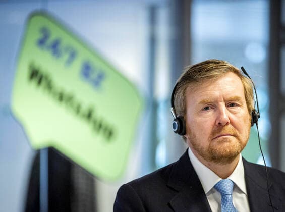News Themen der Woche KW13 News Bilder des Tages 26-03-2020 King Willem-Alexander visited, as part of the worldwide crisis coordination activities due to the corona virus (COVID-19), the 24 7 BZ contact center at the Ministry of Foreign Affairs in The Hague. King Willem-Alexander joined a video conference with the chef des postes and some employees of Dutch embassies in Rome and Beijing about the problems they are currently facing.  Copyright: xPPE POOLx