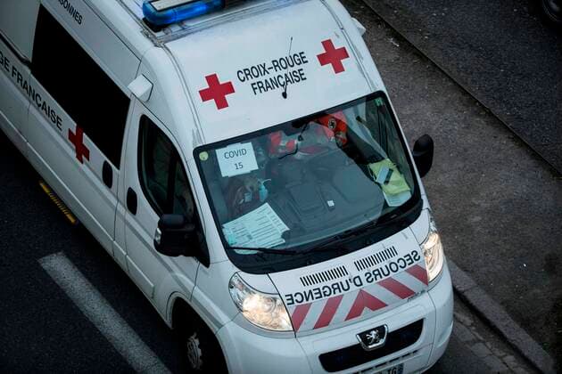 TGV high speed train in Strasbourg, France on March 26, 2020. Preparations for the evacuation to hospitals in the Pays-de-la-Loire region of 20 coronavirus-contaminated patients from Alsace aboard a medicalised TGV an operation unheard of in Europe - began Thursday morning at Strasbourg station. NEWS : Covid 19 Coronavirus en France - Strasbourg - 26 03 2020 ElyxandroCEGARRA PANORAMIC 