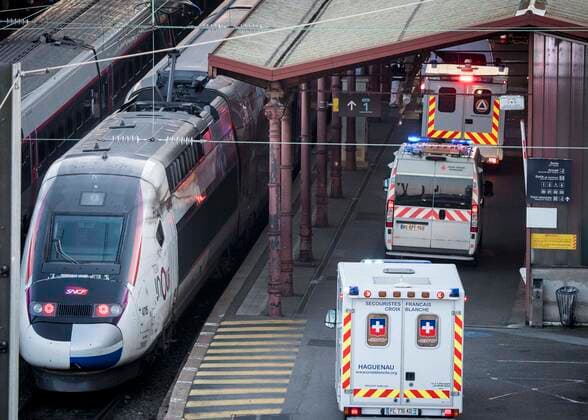 TGV high speed train in Strasbourg, France on March 26, 2020. Preparations for the evacuation to hospitals in the Pays-de-la-Loire region of 20 coronavirus-contaminated patients from Alsace aboard a medicalised TGV an operation unheard of in Europe - began Thursday morning at Strasbourg station. NEWS : Covid 19 Coronavirus en France - Strasbourg - 26 03 2020 ElyxandroCEGARRA PANORAMIC 