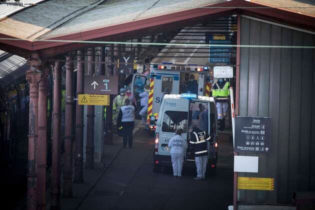 TGV high speed train in Strasbourg, France on March 26, 2020. Preparations for the evacuation to hospitals in the Pays-de-la-Loire region of 20 coronavirus-contaminated patients from Alsace aboard a medicalised TGV an operation unheard of in Europe - began Thursday morning at Strasbourg station. NEWS : Covid 19 Coronavirus en France - Strasbourg - 26 03 2020 ElyxandroCEGARRA PANORAMIC 
