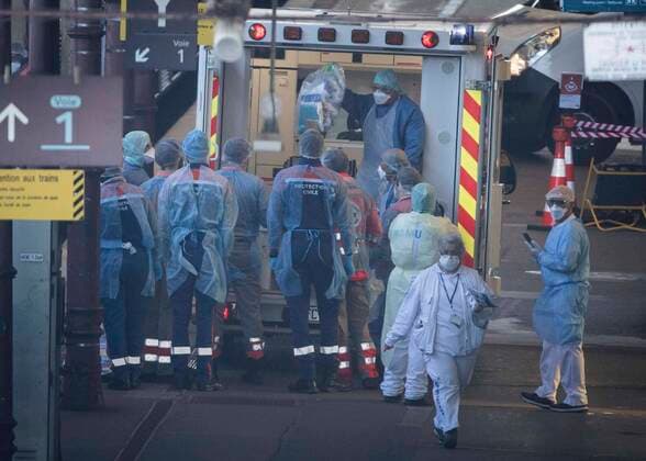 TGV high speed train in Strasbourg, France on March 26, 2020. Preparations for the evacuation to hospitals in the Pays-de-la-Loire region of 20 coronavirus-contaminated patients from Alsace aboard a medicalised TGV an operation unheard of in Europe - began Thursday morning at Strasbourg station. NEWS : Covid 19 Coronavirus en France - Strasbourg - 26 03 2020 ElyxandroCEGARRA PANORAMIC 