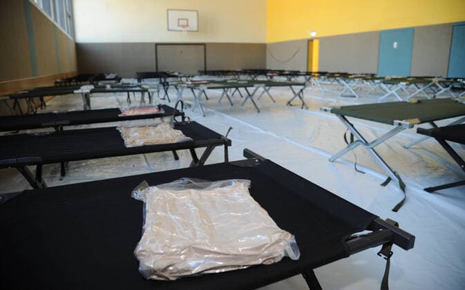 Feldbetten wurden am Donnerstag (26.03.2020) in der Turnhalle der Gemeinschaftsschule Marpingen aufgestellt. Diese Feldbetten sollen aushelfen, falls es in Krankenhäusern zu Engpässen wegen Corona kommen sollte.
