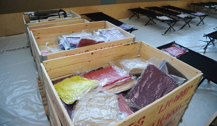Feldbetten wurden am Donnerstag (26.03.2020) in der Turnhalle der Gemeinschaftsschule Marpingen aufgestellt. Diese Feldbetten sollen aushelfen, falls es in Krankenhäusern zu Engpässen wegen Corona kommen sollte.