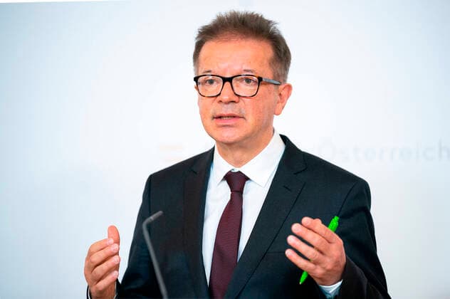 Wien 26.03.2020, Bundeskanzleramt, Wien, AUT, Akutelle Entwicklungen zur Coronaerkrankung in Oesterreich, Pressekonferenz, im Bild Gesundheitsminister Rudolf Anschober (Gruene) Gesundheitsminister Rudolf Anschober (Gruene) during a press conference of Austrian Goverment about the Coronavirus Pandemie at the Bundeskanzleramt in Wien, Austria on 2020 03 26.