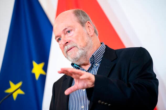 Wien 26.03.2020, Bundeskanzleramt, Wien, AUT, Akutelle Entwicklungen zur Coronaerkrankung in Oesterreich, Pressekonferenz, im Bild Herwig Kollaritsch (Facharzt fuer Spezifische Prophylaxe und Tropenmedizin) Herwig Kollaritsch (Facharzt fuer Spezifische Prophylaxe und Tropenmedizin) during a press conference of Austrian Goverment about the Coronavirus Pandemie at the Bundeskanzleramt in Wien, Austria on 2020 03 26.