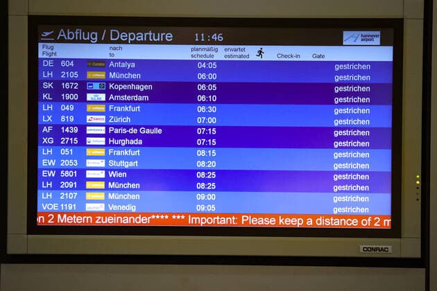 Hannover, 26.03.2020, Flughafen Hannover, HAJ, Aufgrund der Ausbreitung des Coronavirus sind fast alle Flüge eingestellt, Anzeigetafel Flüge gestrichen,