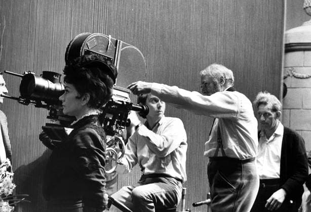 THREE SISTERS, Joan Plowright, director Laurence Olivier on the set, 1970 Courtesy Everett Collection !ACHTUNG AUFNAHMEDATUM GESCHÃ„TZT! PUBLICATIONXNOTxINxCANxCHNxFRAxITAxJPNxNORxPOLxRUSxESPxUKxUSA Copyright: xCourtesyxEverettxCollectionx PBDLAOL EC020
