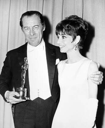OSCARS. Bester Hauptdarsteller. PreistrÃ¤ger 1961-1970 Audrey Hepburn at the Academy Award with Academy Award winner Rex Harrison holding his Oscar statue for Best Actor for his role in MY FAIR LADY, 1965 !ACHTUNG AUFNAHMEDATUM GESCHÃ„TZT! PUBLICATIONXNOTxINxCANxCHNxFRAxITAxJPNxNORxPOLxRUSxESPxUKxUSA Copyright: xCourtesyxEverettxCollectionx PBDREHA EC035