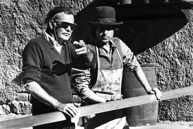 Sam Peckinpah directing Bob Dylan on the set of PAT GARRETT AND BILLY THE KID, 1973 Courtesy Everett Collection !ACHTUNG AUFNAHMEDATUM GESCHÃ„TZT! PUBLICATIONXNOTxINxCANxCHNxFRAxITAxJPNxNORxPOLxRUSxESPxUKxUSA Copyright: xCourtesyxEverettxCollectionx PBDSAPE EC004