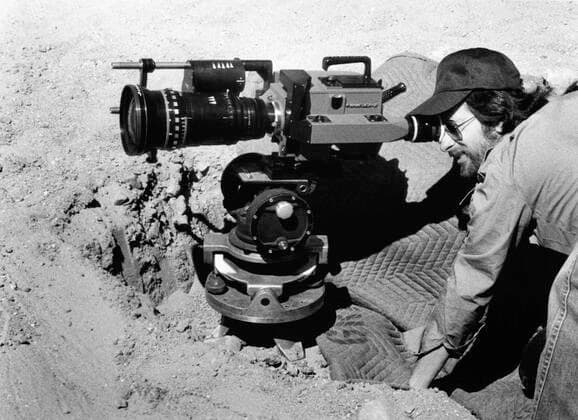 73. Berlinale, Steven Spielberg erhÃ¤lt den Goldenen EhrenbÃ¤ren fÃ¼r sein Lebenswerk CLOSE ENCOUNTERS OF THE THIRD KIND, Director Steven Spielberg, on-set, 1977 Courtesy Everett Collection !ACHTUNG AUFNAHMEDATUM GESCHÃ„TZT! PUBLICATIONXNOTxINxCANxCHNxFRAxITAxJPNxNORxPOLxRUSxESPxUKxUSA Copyright: xCourtesyxEverettxCollectionx PBDSTSP EC011