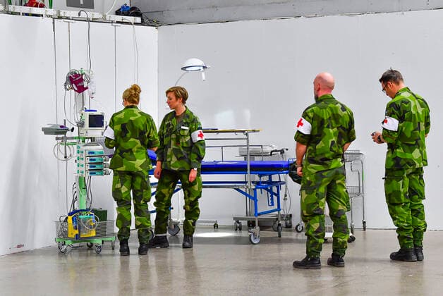The Swedish Armed Forces are building a field hospital inside the exhibition center Stockholmsmässan in Älvsjö in southern Stockholm, Sweden on March 26, 2020 The field hospital will provide extra intensive care space for COVID 19 patients should it be necessary STOCKHOLM SWEDEN x10030x,  Copyright: xJonasxEkstromer TTx FIELD HOSPITAL SWEDEN