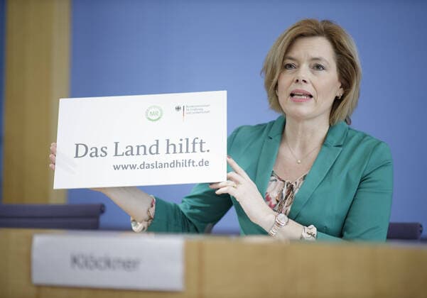 Bilder des Jahres 2020, News 03 März News Themen der Woche KW13 News Bilder des Tages Bundeslandwirtschaftsministerin Julia Kloeckner, CDU, bei einer Pressekonferenz zur Corona-Krise. Berlin, 26.03.2020 Berlin Deutschland *** Federal Minister of Agriculture Julia Kloeckner, CDU, at a press conference on the corona crisis Berlin, 26 03 2020 Berlin Germany Copyright: xThomasxImo photothek.netx