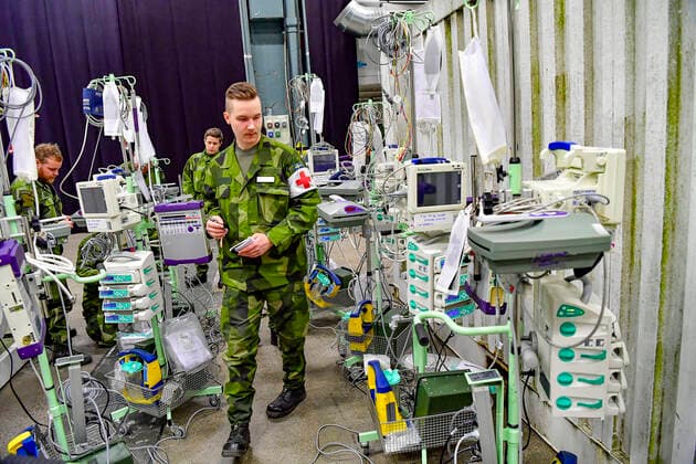 The Swedish Armed Forces are building a field hospital inside the exhibition center Stockholmsmässan in Älvsjö in southern Stockholm, Sweden on March 26, 2020 The field hospital will provide extra intensive care space for COVID 19 patients should it be necessary STOCKHOLM SWEDEN x10030x,  Copyright: xJonasxEkstromer TTx FIELD HOSPITAL SWEDEN