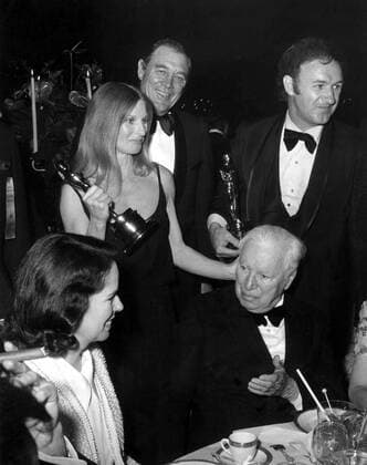 OSCARS. Bester Nebendarsteller. PreistrÃ¤ger 1971-1980 1971: Post Oscar partying with OONA CHAPLIN, CLORIS LEACHMAN Best Supporting Actress, LAST PICTURE SHOW , BEN JOHNSON Best Supporting Actor, LAST PICTURE SHOW , CHARLIE CHAPLIN special Oscar , GENE HACKMAN Best Actor, THE FRENCH CONNECTION , 1972 Courtesy Everett Collection !ACHTUNG AUFNAHMEDATUM GESCHÃ„TZT! PUBLICATIONXNOTxINxCANxCHNxFRAxITAxJPNxNORxPOLxRUSxESPxUKxUSA Copyright: xCourtesyxEverettxCollectionx SBDOSPI EC029