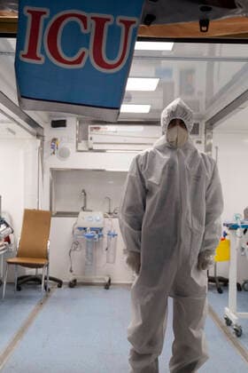 March 26, 2020, Tehran, Iran: Iranian army launched a 2,000-bed hospital at the permanent venue of Tehran International Exhibitions as Iran struggles to stem the novel coronavirus (COVID-19) in the capital Tehran, Iran. Iran s supreme leader Ayatollah Ali Khamenei has ordered the armed forces to contribute to the health ministry s fight against the disease. Iran is the worst-hit country by the coronavirus in the Middle East. Tehran Iran - ZUMAf146 20200326_zip_f146_054 Copyright: xRouzbehxFouladix