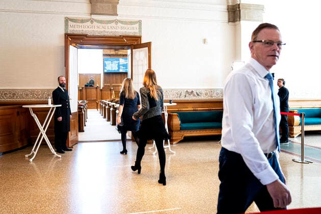 MF ere staar i koe i Vandrehallen paa Christiansborg, foran Folketingssalen, ved afstemning om COVID-19 hastelovgivning, torsdag den 26. marts 2020.. , Copenhagen Denmark Copyright: RitzauxScanpix IdaxGuldbaekxArentsenx spdk20200326-150355-L