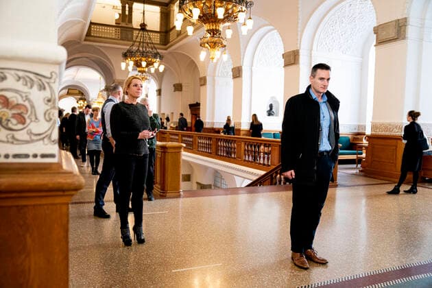 MF ere staar i koe i Vandrehallen paa Christiansborg, foran Folketingssalen, ved afstemning om COVID-19 hastelovgivning, torsdag den 26. marts 2020.. , Copenhagen Denmark Copyright: RitzauxScanpix IdaxGuldbaekxArentsenx spdk20200326-150405-L