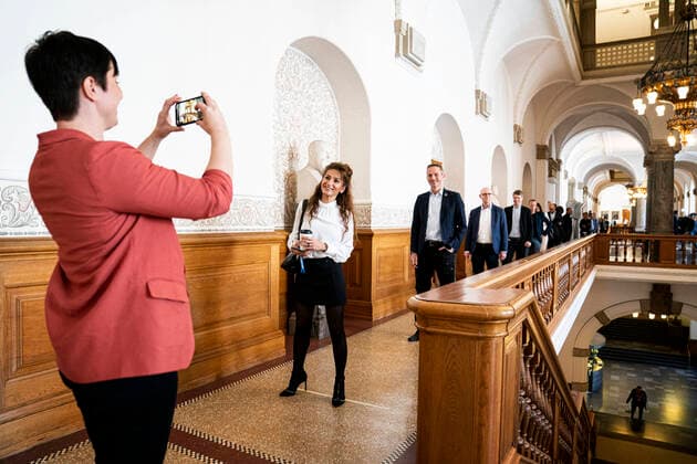 MF ere staar i koe i Vandrehallen paa Christiansborg, foran Folketingssalen, ved afstemning om COVID-19 hastelovgivning, torsdag den 26. marts 2020.. , Copenhagen Denmark Copyright: RitzauxScanpix IdaxGuldbaekxArentsenx spdk20200326-150434-L
