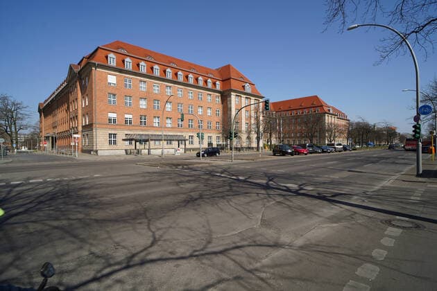 26.03.2020,Berlin,Deutschland,GER,die Stadt in Zeiten der Corona Pandemie, Siemens AG, Siemensstadt, Nonnendammallee