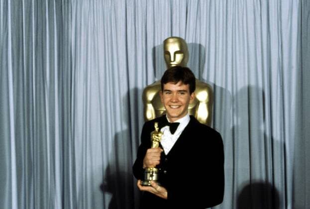 OSCARS. Bester Nebendarsteller. PreistrÃ¤ger 1981-1990 1980: TIMOTHY HUTTON holds his Best Supporting Actor Oscar for ORDINARY PEOPLE, 1981 Courtesy Everett Collection !ACHTUNG AUFNAHMEDATUM GESCHÃ„TZT! PUBLICATIONXNOTxINxCANxCHNxFRAxITAxJPNxNORxPOLxRUSxESPxUKxUSA Copyright: xCourtesyxEverettxCollectionx SSDOSPI EC017